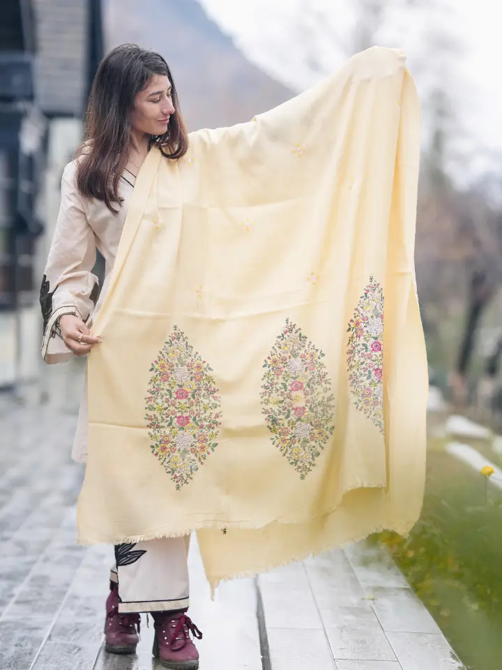 Classic Chitrali Wool Shawl for Women2 Classic Chitrali Wool Shawl for Women