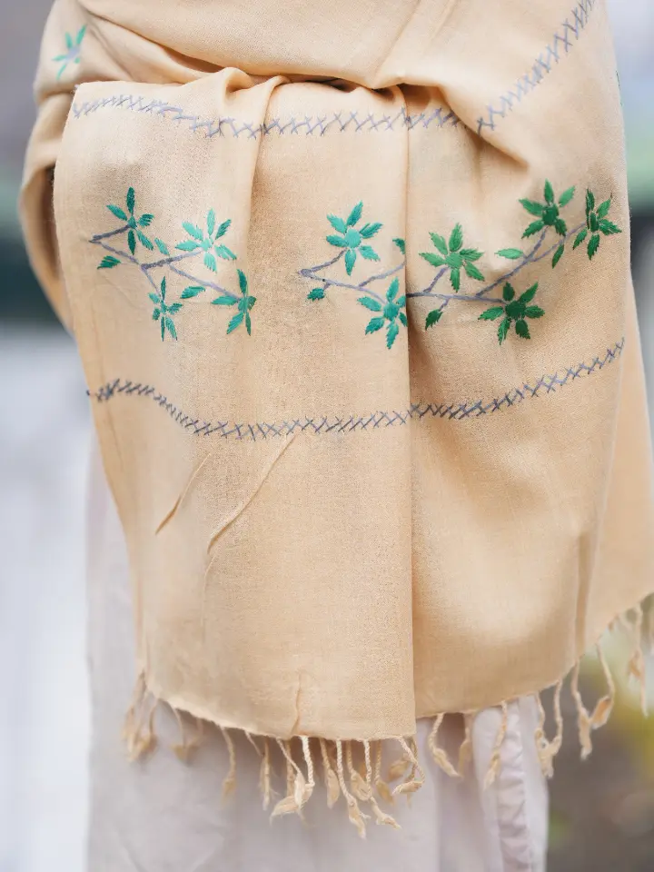 Classic Chitrali Wool Shawl for Women 4 Classic Chitrali Wool Shawl for Women